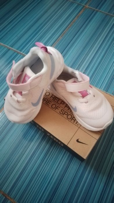 Adidasi Nike fetițe Nr 22