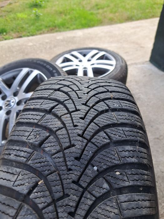 Vand anvelope iarna GOODYEAR ug8 205 55 R16 foarte bune. Dot 2022