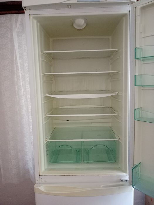 Vând frigider functional