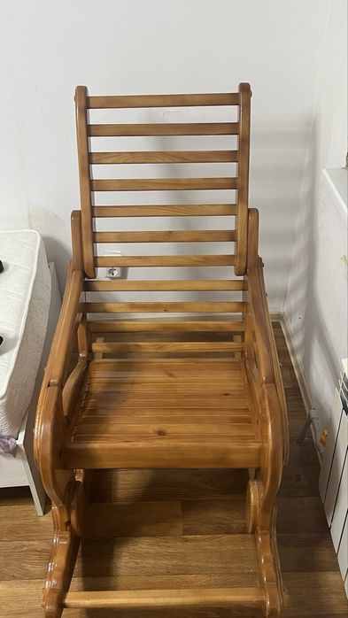 Продам кресло качалку