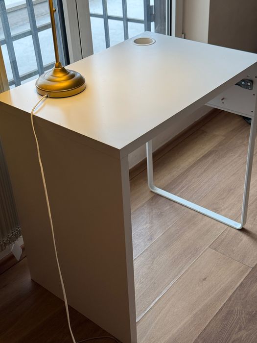Бюро бяло IKEA + лампа в подарък