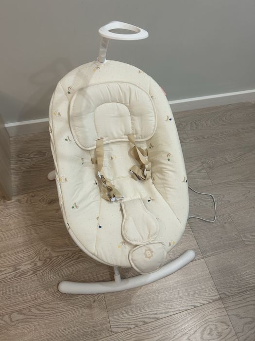 Leagan electric cu muzica pentru bebelusi badabulle