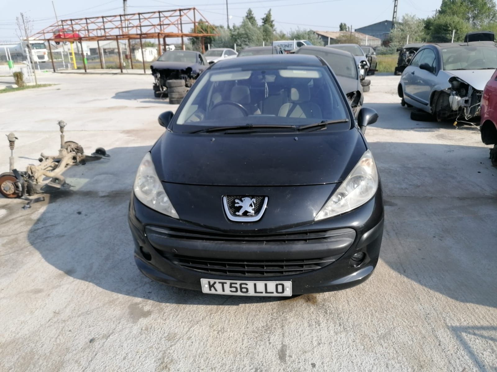 Dezmembrez peugeot 207 1.4 benzina