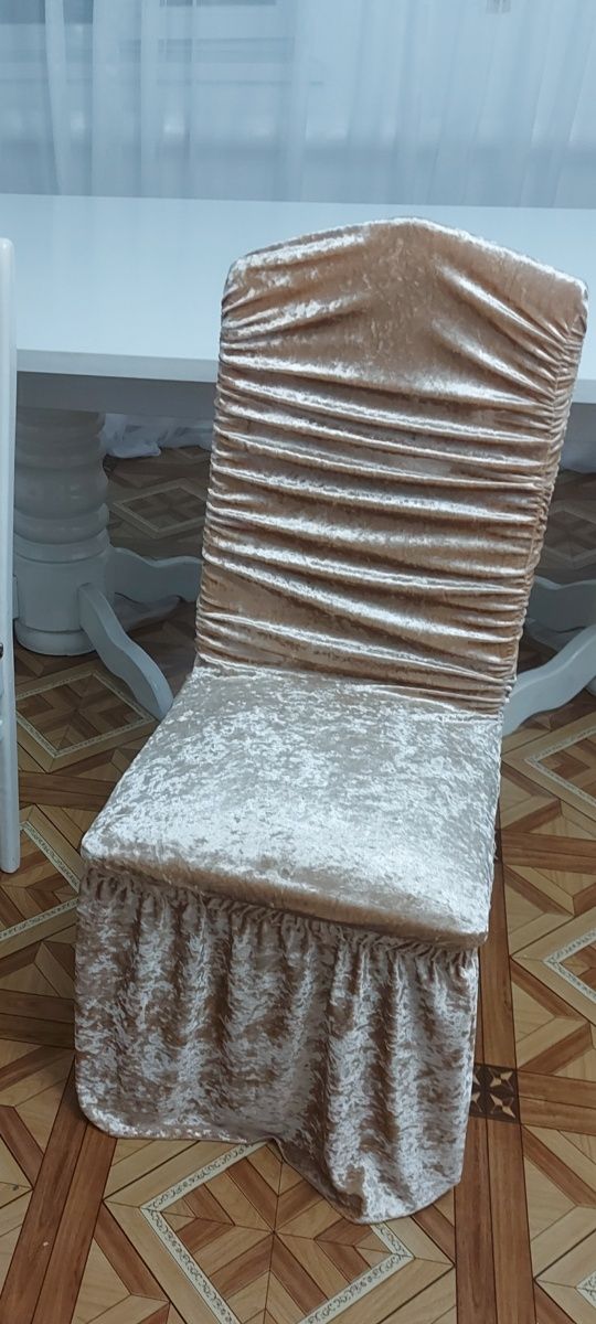 Чехлы на стулья почти новые