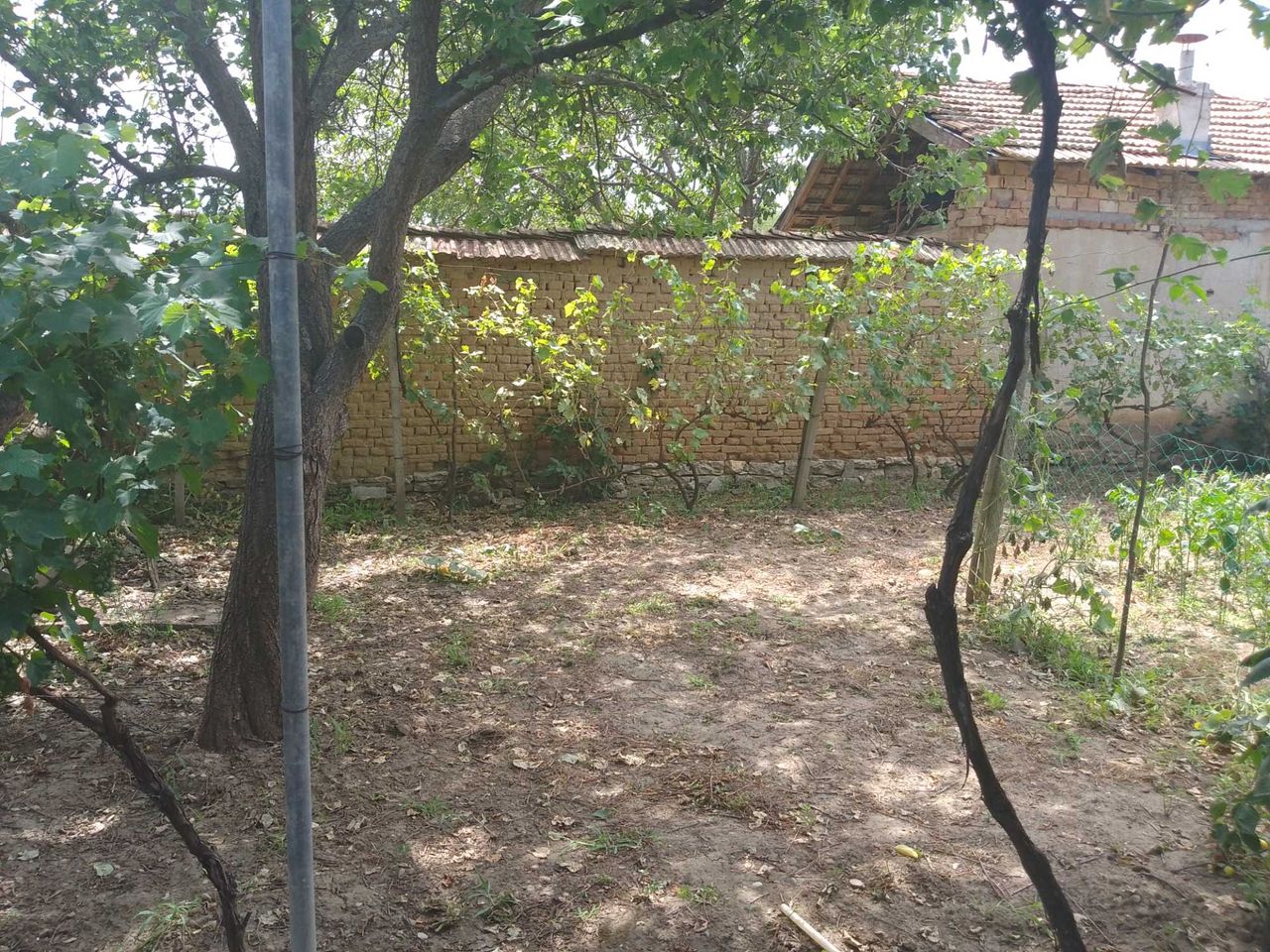 Продава се Къща в с. Садовец, Област Плевен - 505 кв.м за 46 €/кв.м - Снимка #19