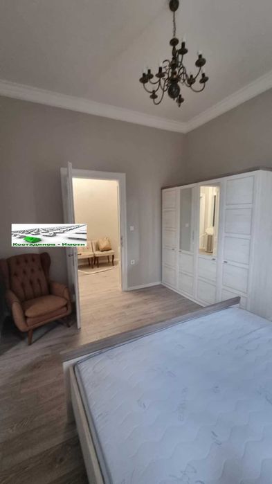 Дава се под наем Етаж от къща в Пловдив, Център - 90 кв.м за 918 € - Снимка #5