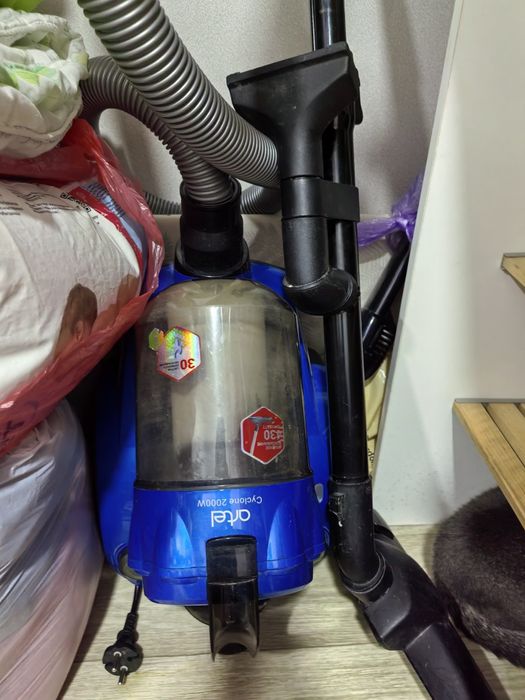 Продам пылесос artel