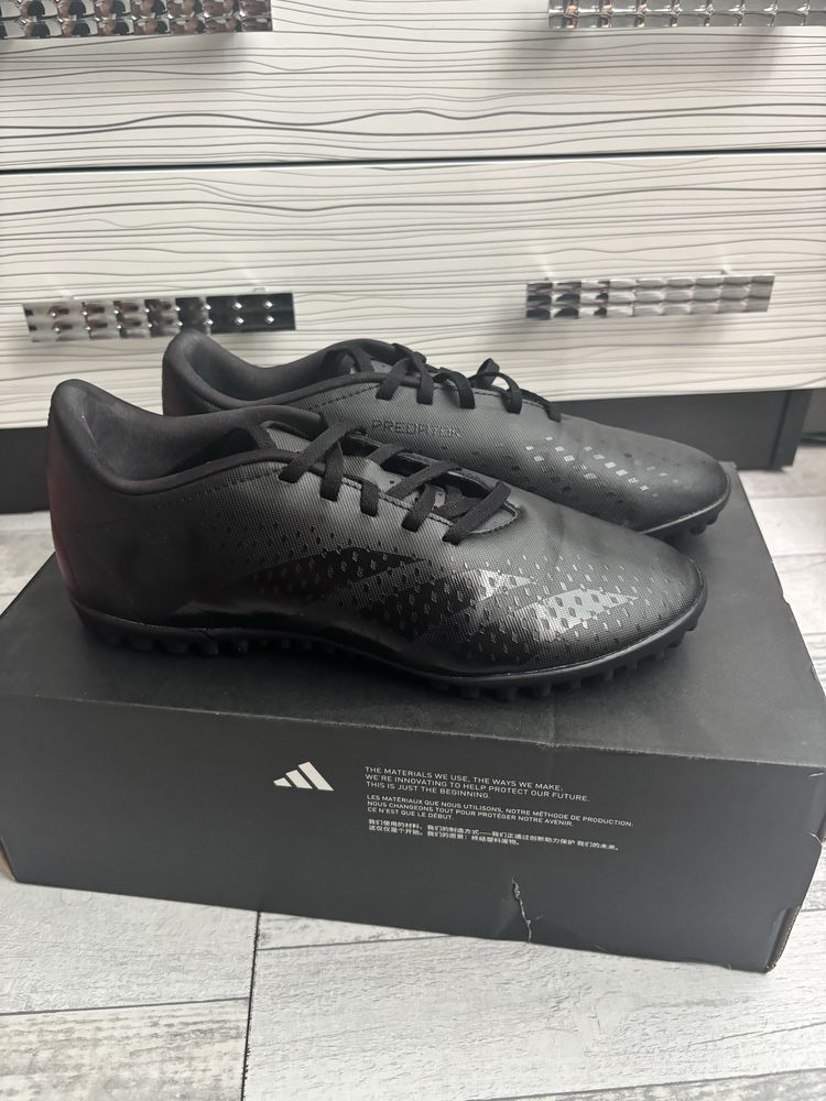 Обувки Adidas Predator.