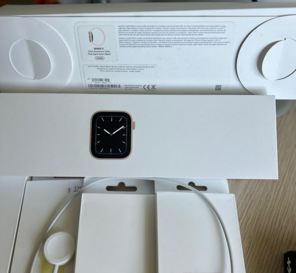 Apple Watch 5, 40mm, Gold + Curea Originală + 3 Curele Cadou