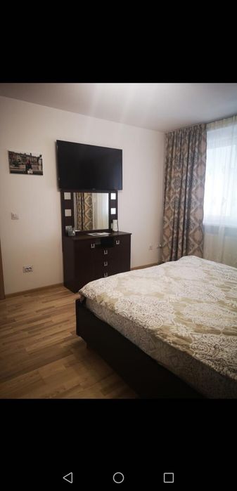 Închiriez apartament 2 camere- Carpaților+parcare