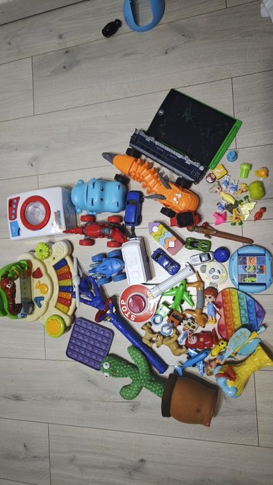 Lot foarte mare de jucarii, tren, autobuz, rulota, masina de spalat