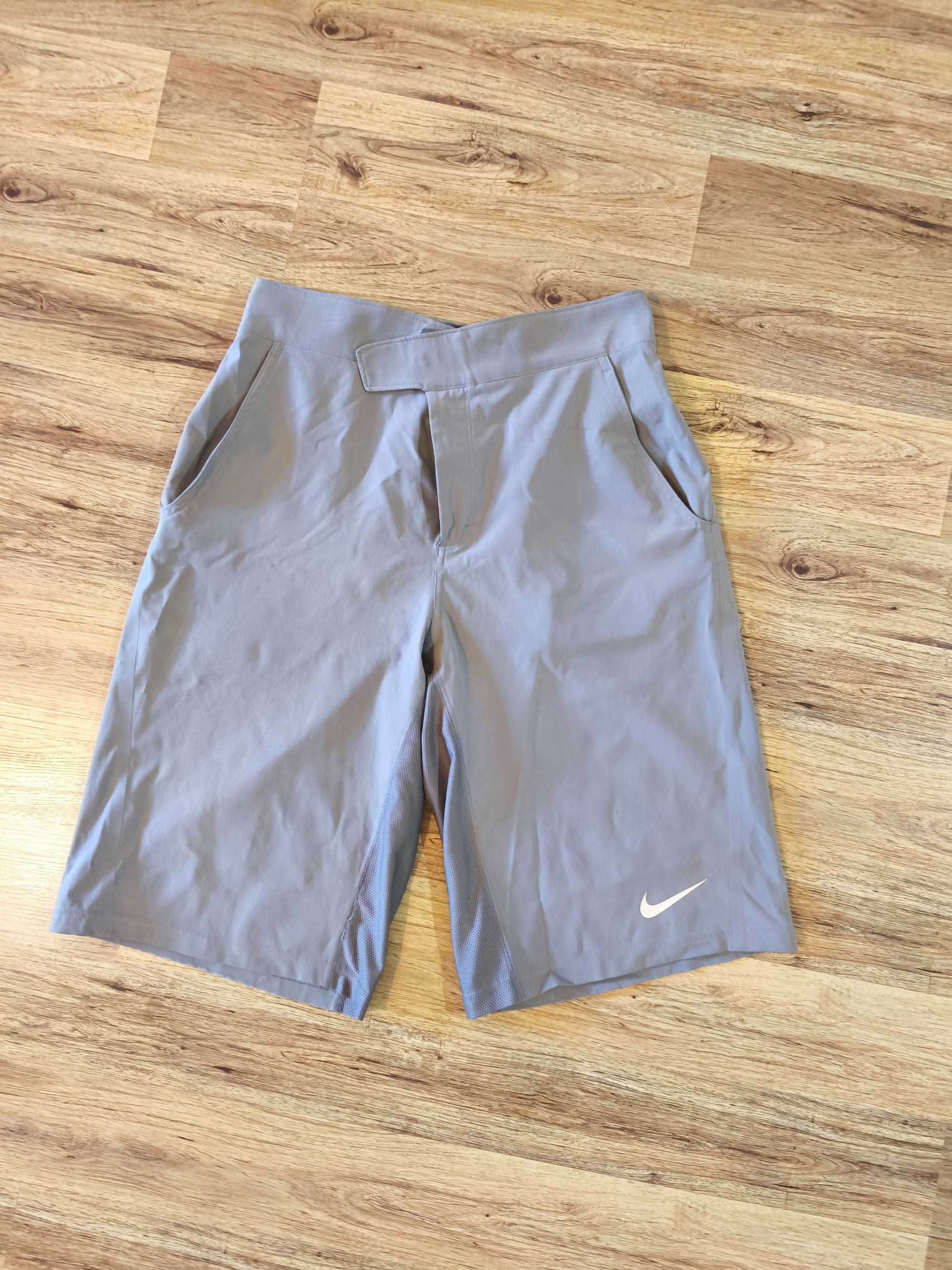 Мъжки дрехи Nike на символични цени