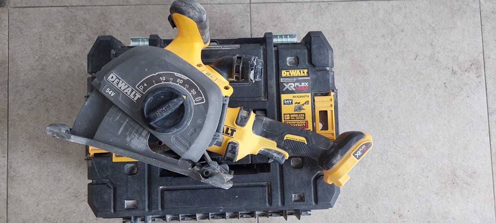 Masina de canelat pereti DeWalt DCG200T2