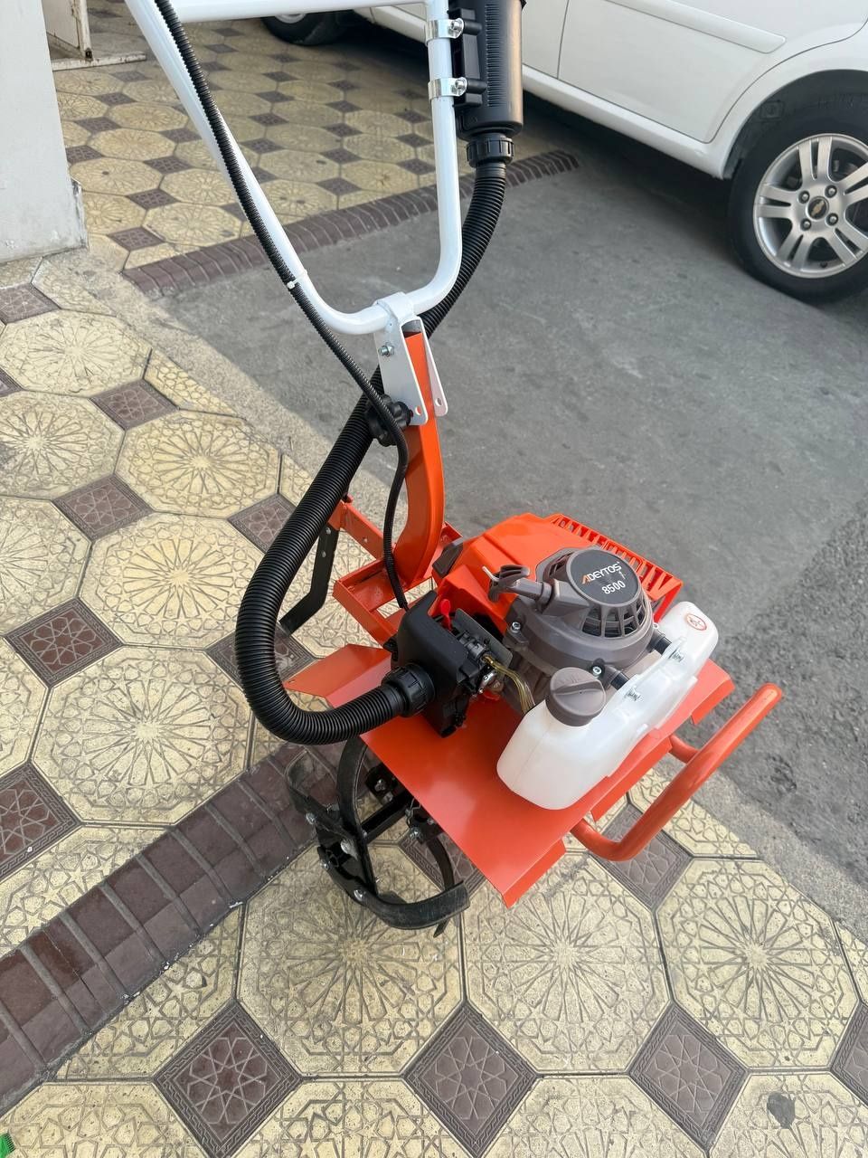 Moto kultivator mini
