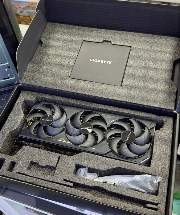 Gigabyte RTX5070 Ti windforce OC SFF 16GB