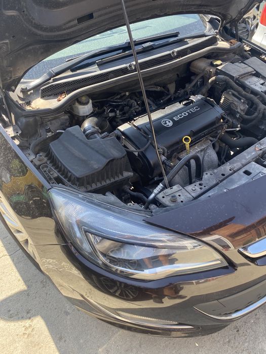 Alternator Opel Astra J 1.6 benzină 2014
