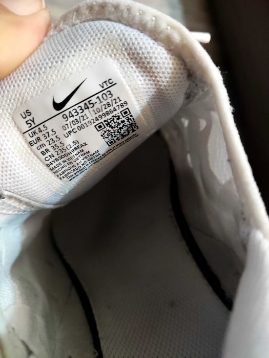 Маратонки Nike два чифта