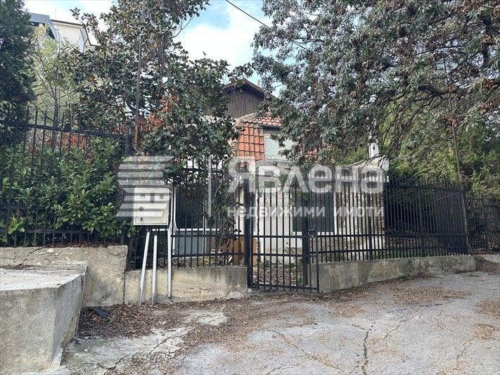 Продава се Къща в Варна, м-т Св. Никола - 208 кв.м за 1811 €/кв.м - Снимка #1