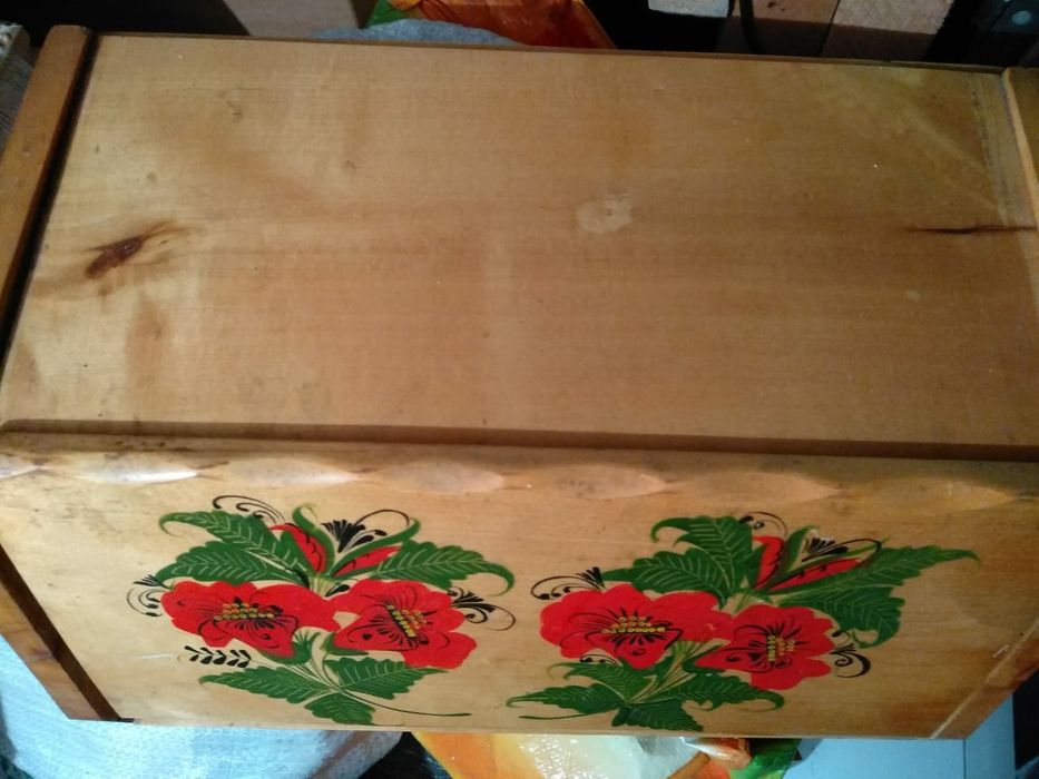 Продам хлебницу.