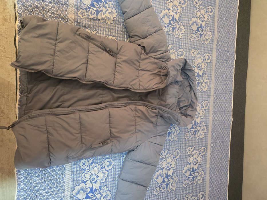 Продам куртку для девочек