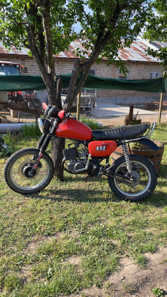 Продавам Etz 150