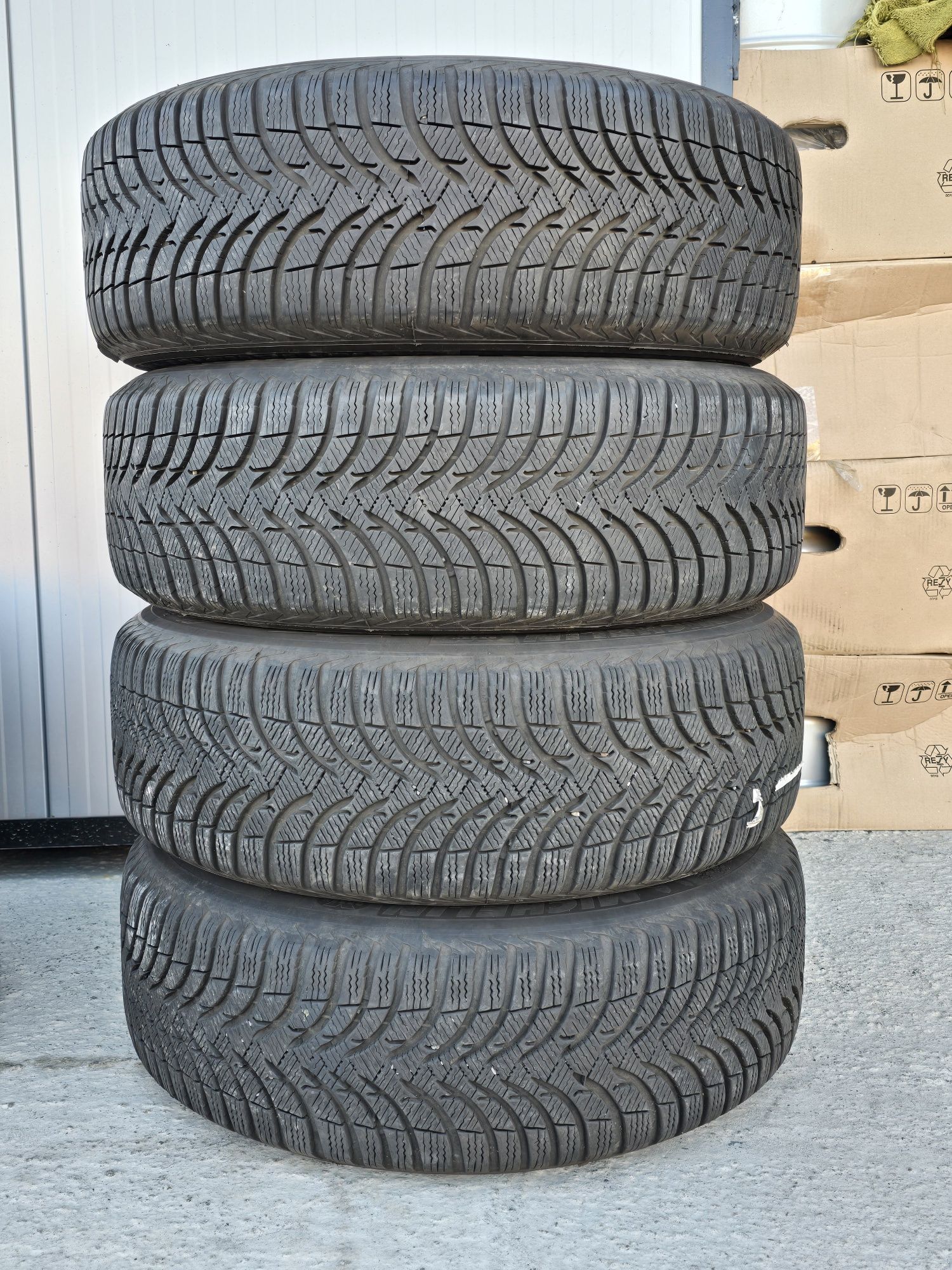 4 Броя 205/60/16 Michelin 2x7,8mm 2x7mm