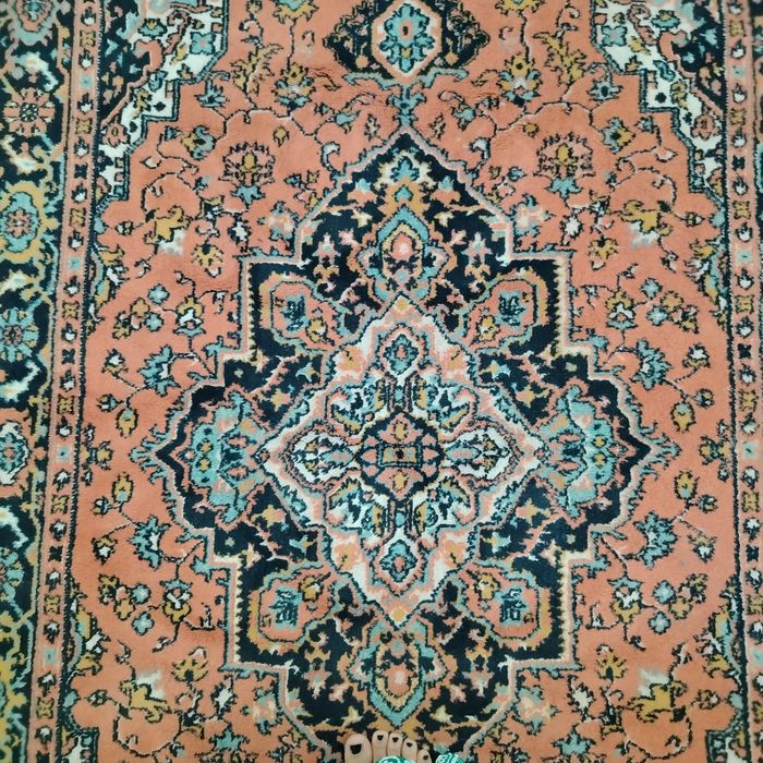 Гилам сотилади Холати аьло.