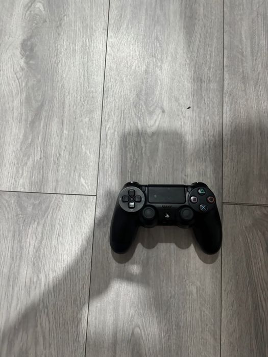 Vand ps4 500gb aproape nou