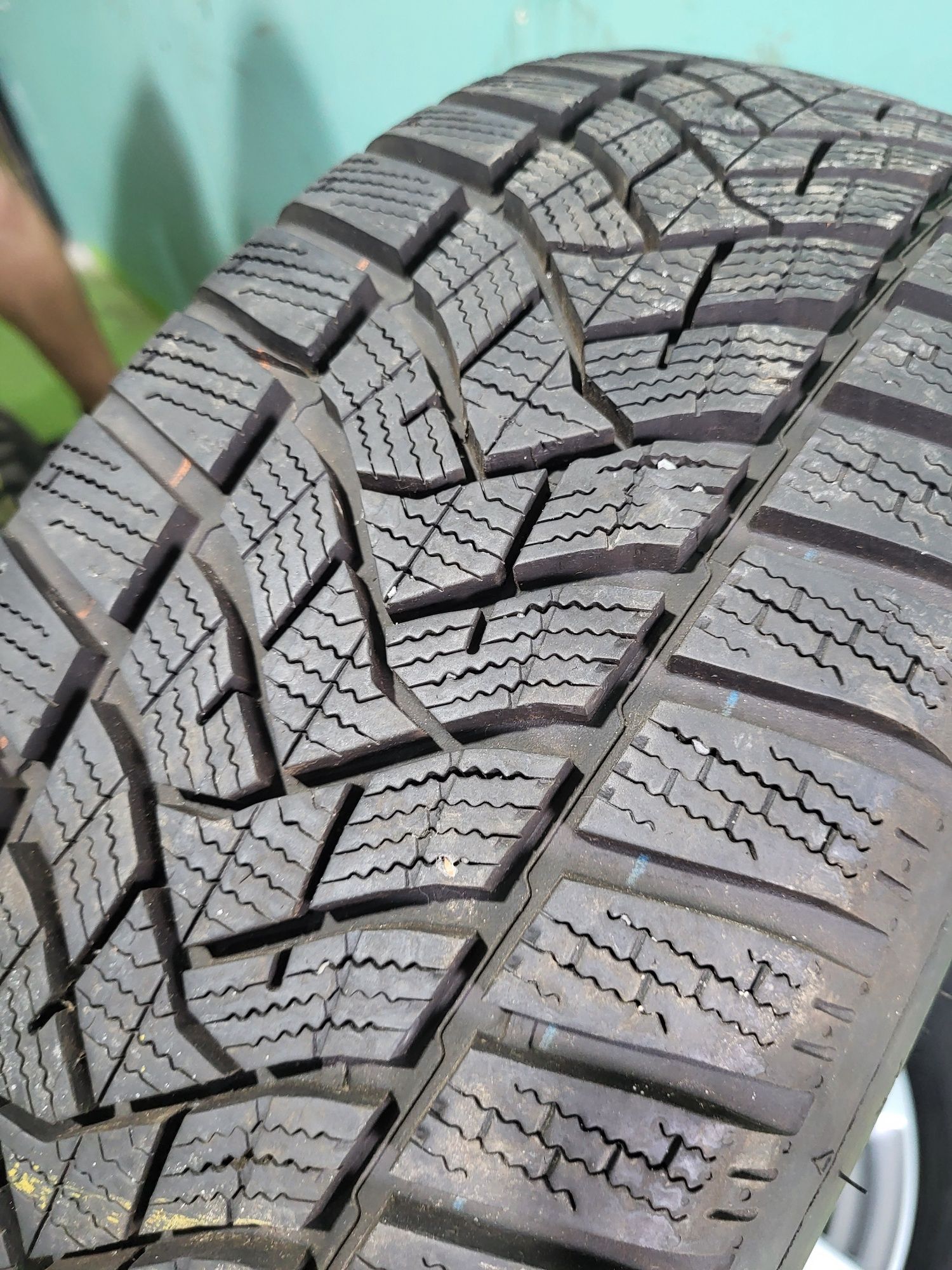 2 бр 205/60/16 Dunlop дот 2023г зимни гуми
