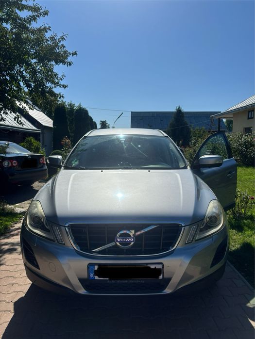 Volvo XC60 – An 2013, culoare gri metalizat