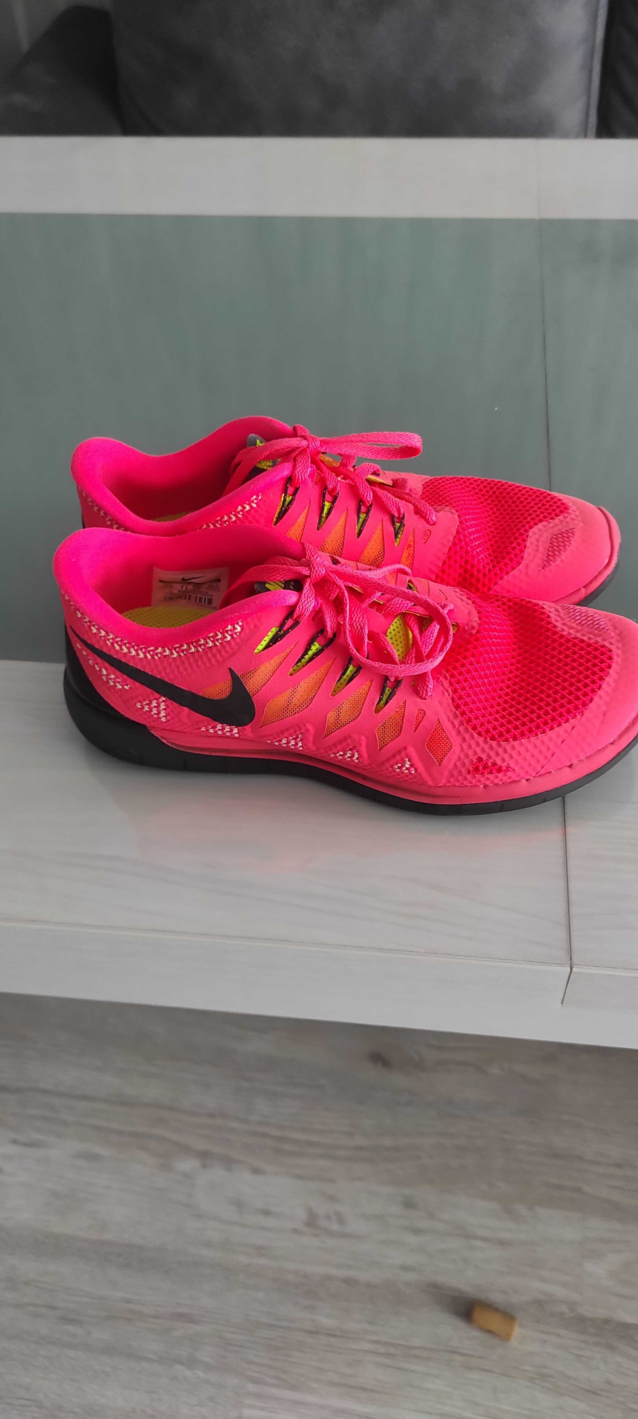 Чисто нови маратонки Nike