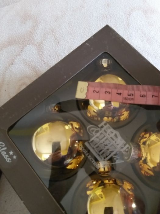 Стъклени елхови играчки