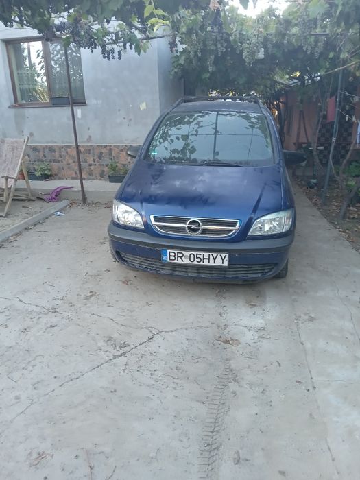 Vînd opel  zafira