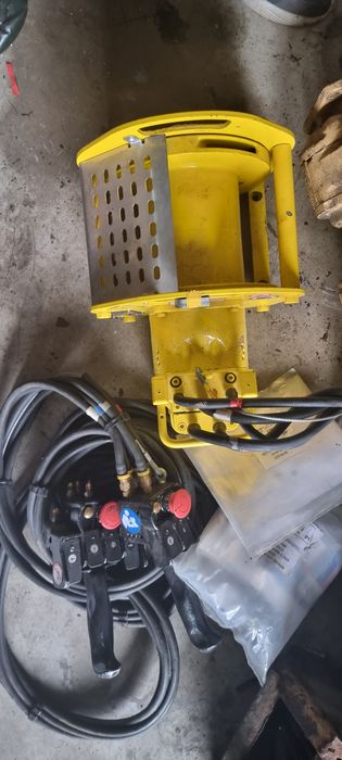 Troliu hidtaulic cu joistic si set motor de rezerva