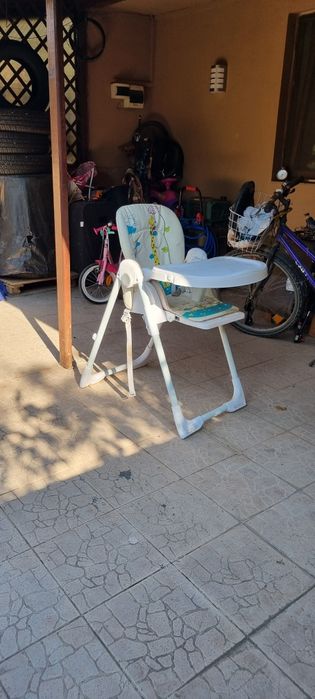 Scaun hrănire bebeluși