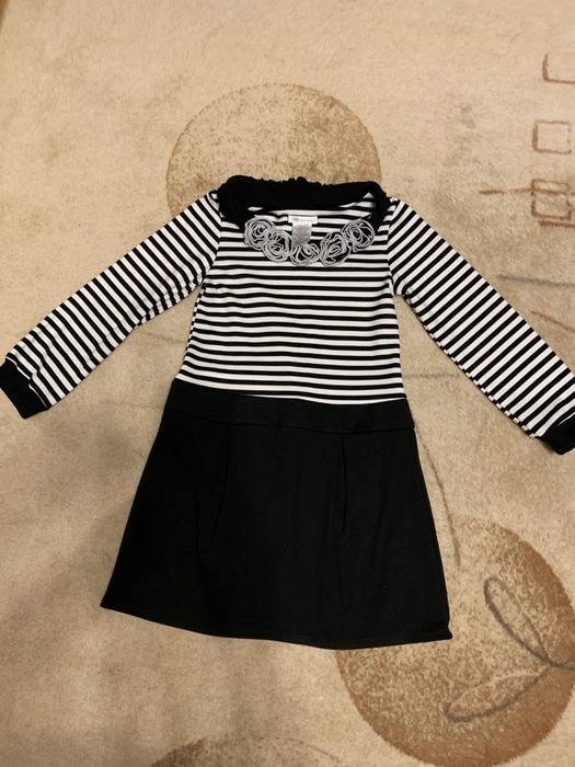 Продавам официални рокли за момиче