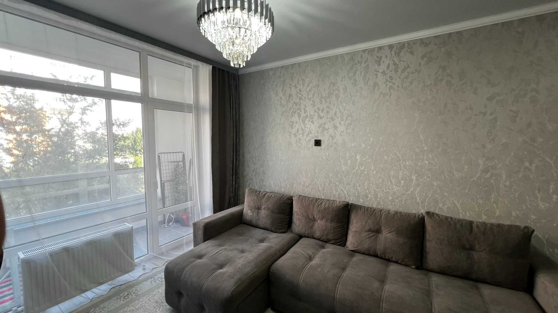 Продам 1-ком студию новую в районе ЖД! С Мебелью и техникой! 4 этаж!