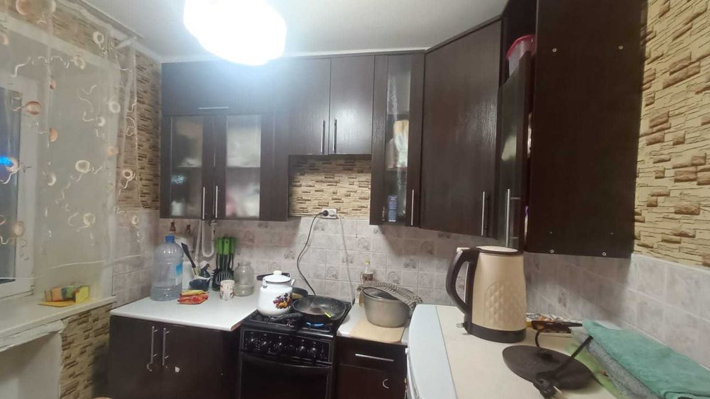 Продам недорого! 2к квартира  в районе кинотеатра Казахстан