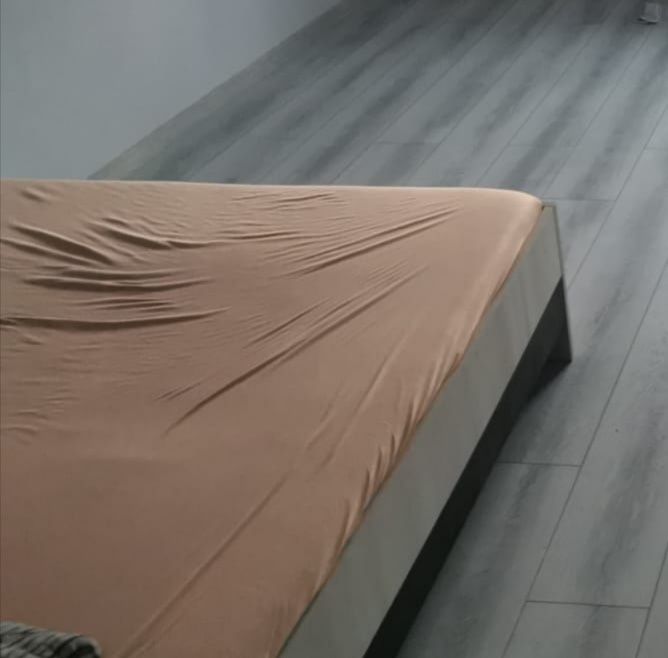 Vand pat de dormitor,1,40 pe 2m,si saltea