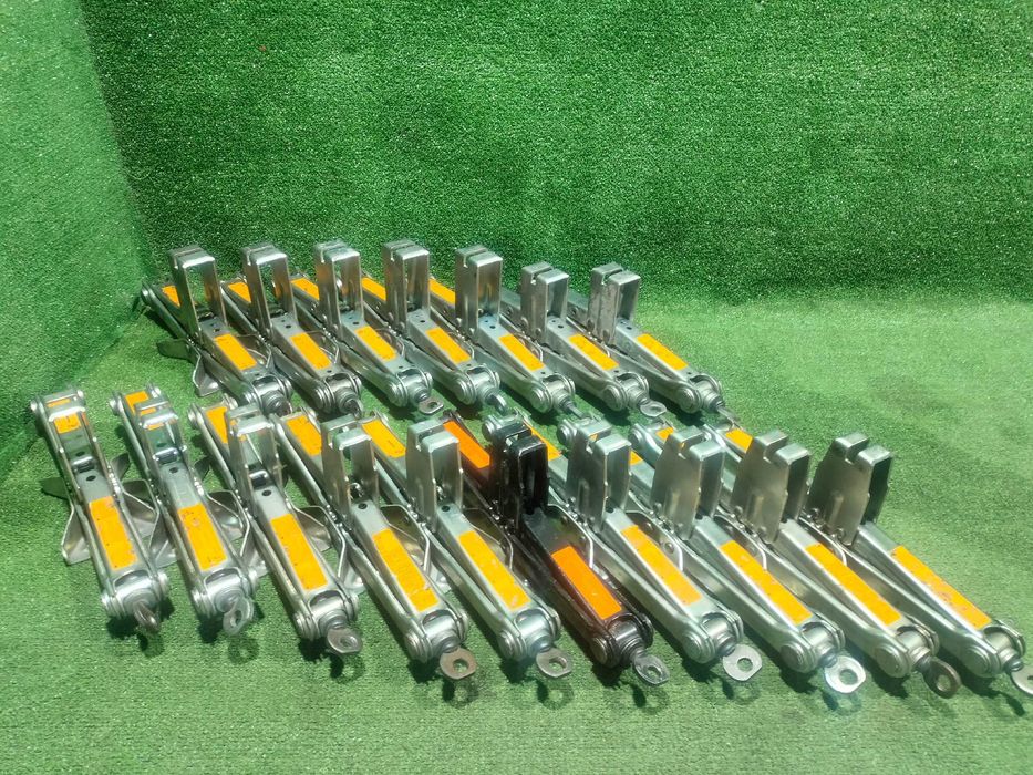 Продам Оригинальный домкрат на Nissan кроссовер