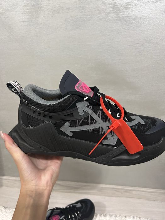 Off white 43 черни