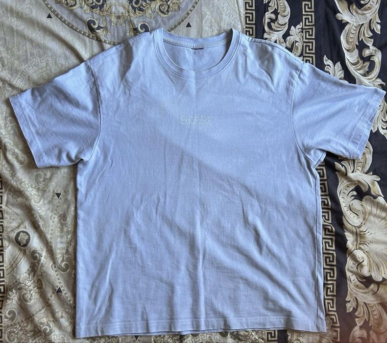 M размер, oversized тениска.