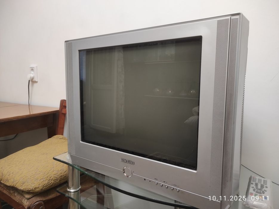 Срочно продам рабочий телевизор Самсунг, диоганаль 54см.