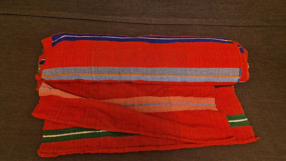 Pres traditional din lana