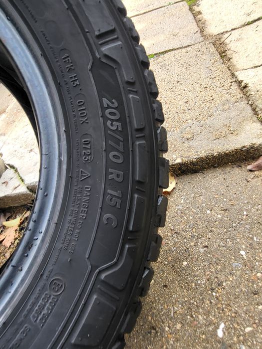 2бр 205/70/15 С 8платови за бус мишелин гумите са запазени 2023г