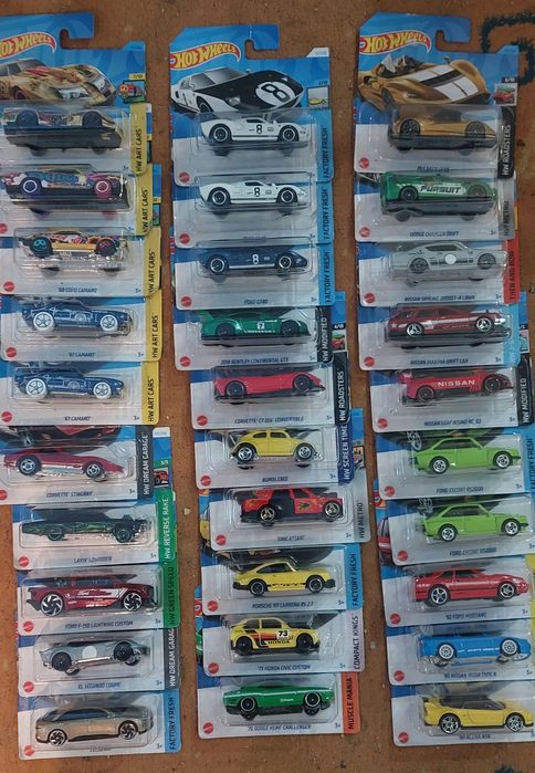 Machete Hot wheels sigilate de vânzare. Predare personala sau Easybox
