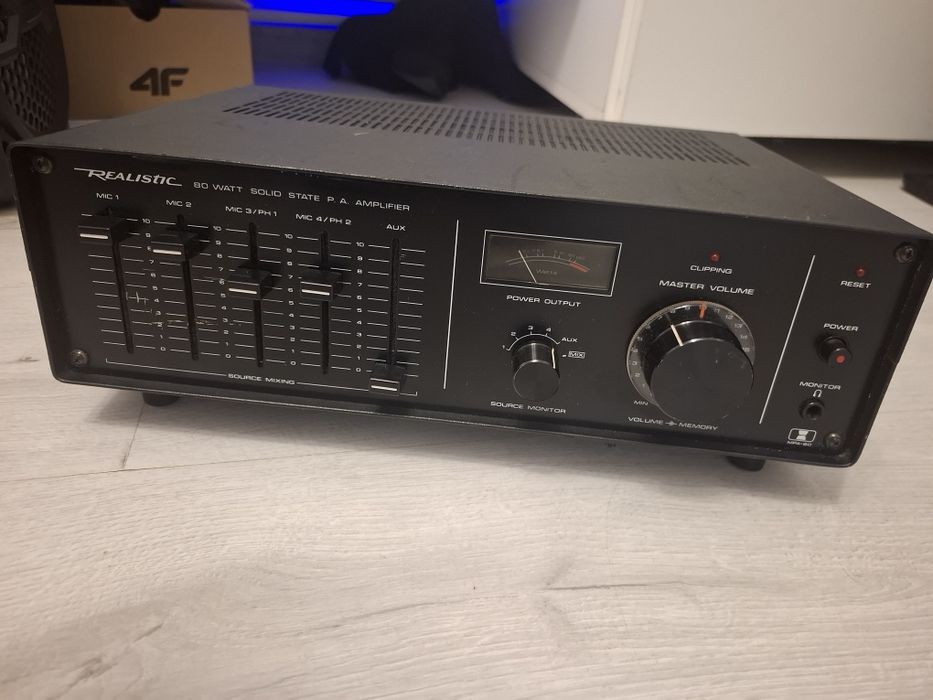 Amplifier Realistic 80 Wati solid state