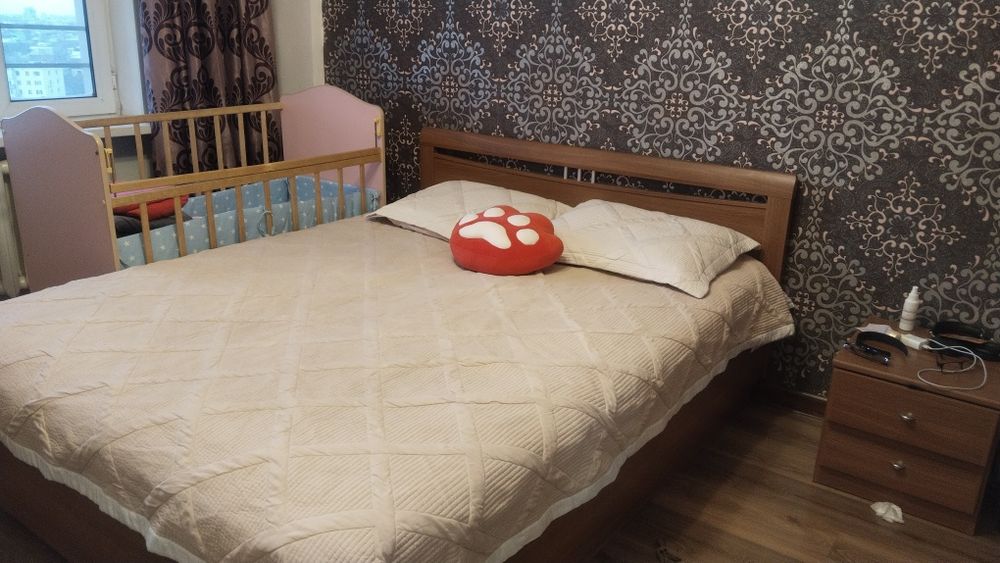 Продам спальный гарнитур