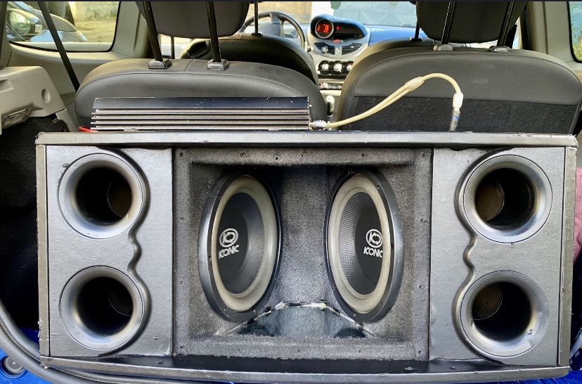 Subwoofer cu statie