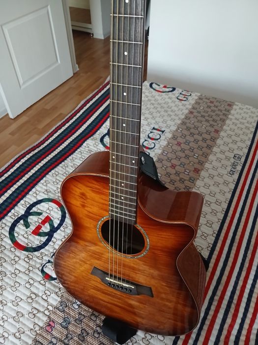 Электро-акустическая гитара